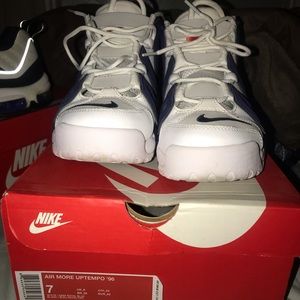 NIKE UPTEMPO SZ7